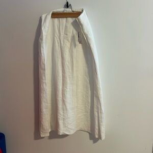 Vintage Liz Claiborne white skirt with side buttons. Size 14